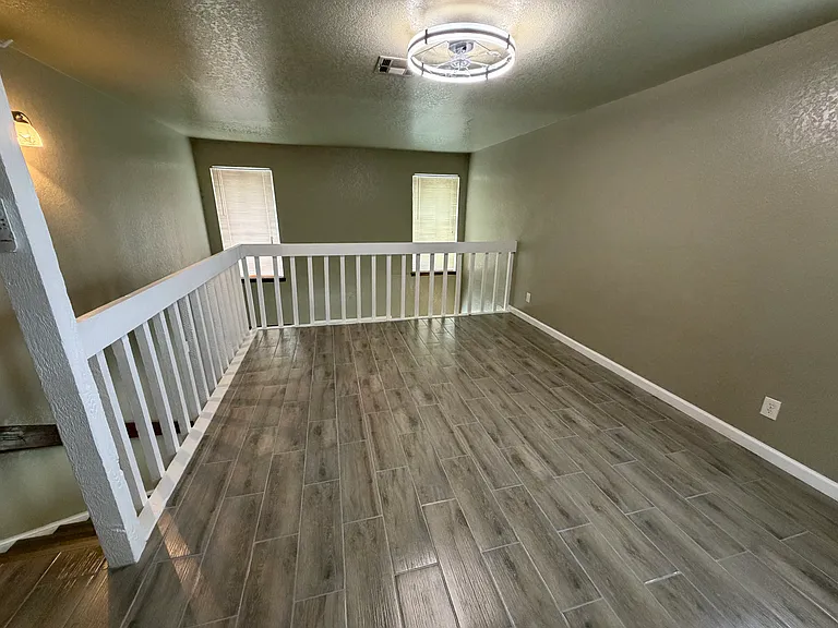 1011 Chartrand Ave — Photo 7