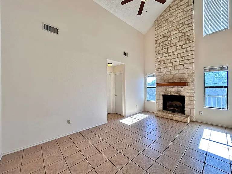 1760 Horseshoe Cir — Photo 8