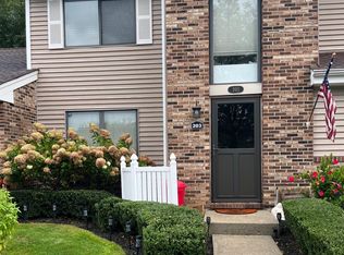 203 Pond View Ln, Smithtown, NY 11787