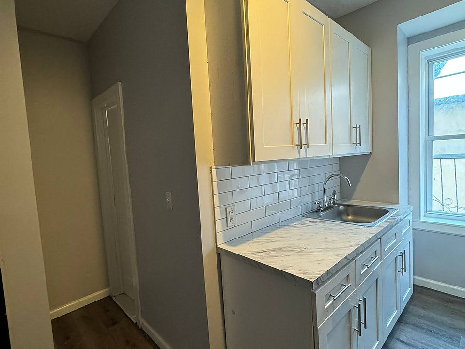 1st image of 122 Wade St #1L