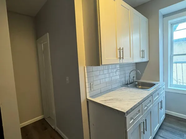 122 Wade Street image 1 of 4