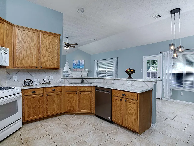 28610 Hidden Cove Dr — Photo 10