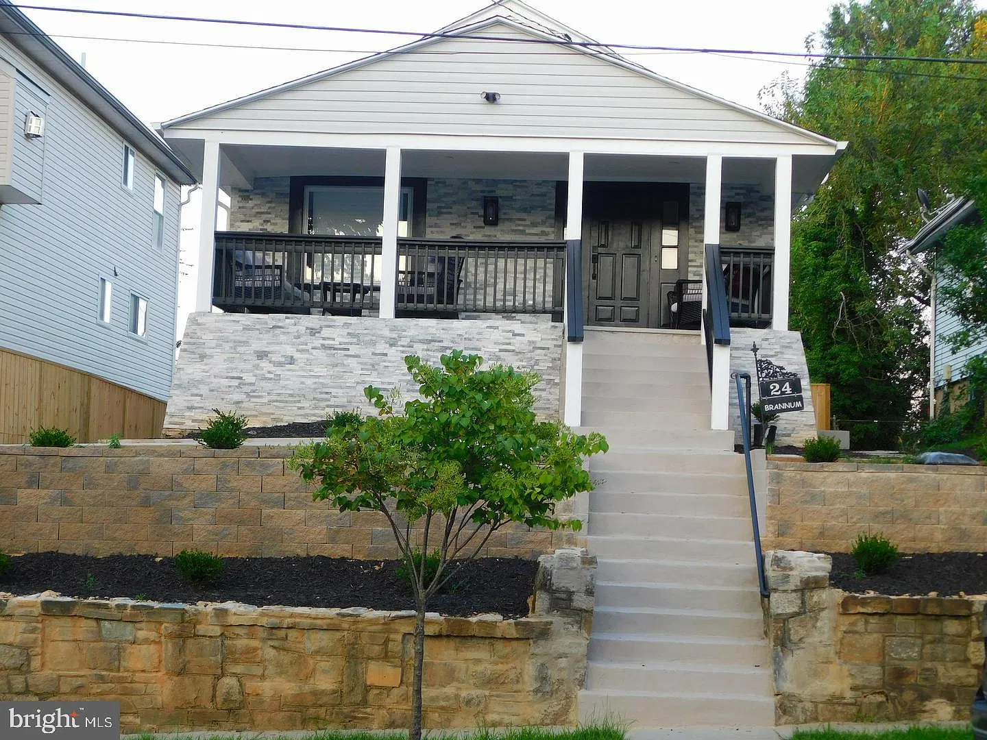 4 bed, 2.0 bath, 1356 sqft, $6,500 — Photo 2