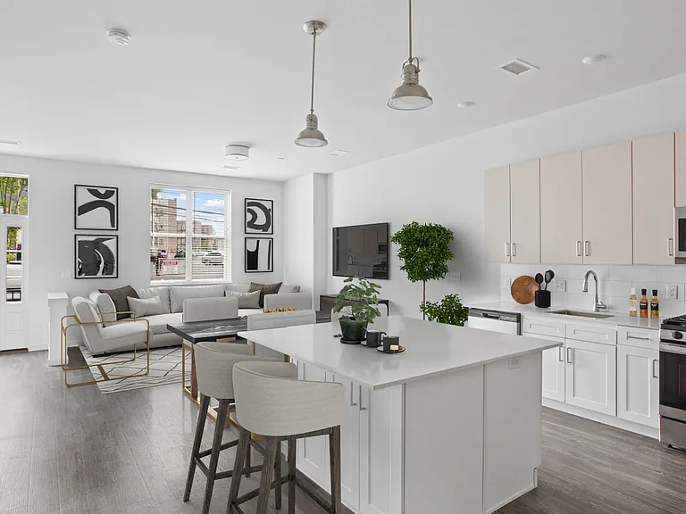 450 Main St #504 — Photo 2