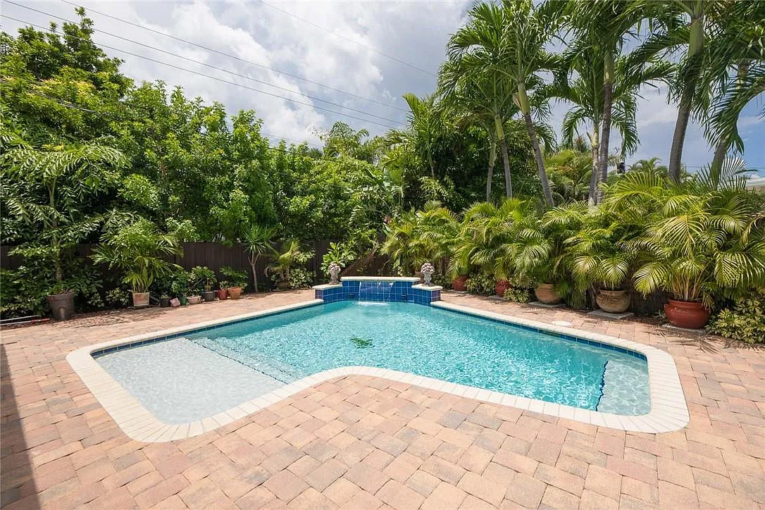 2 bed, 2.0 bath, 1176 sqft, $4,600 — Photo 3