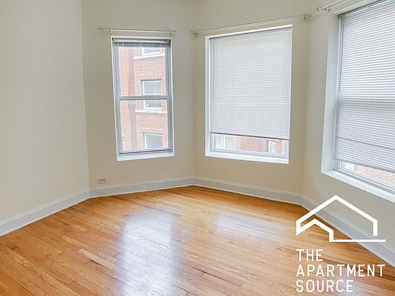 4th image of 857 W Cornelia Ave APT 2N