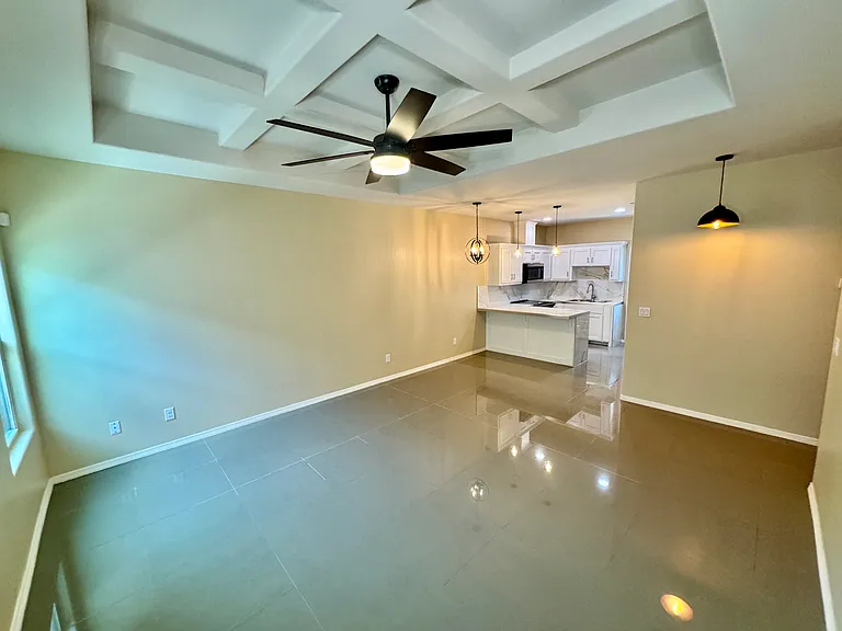 5104 N Winona Dr — Photo 4
