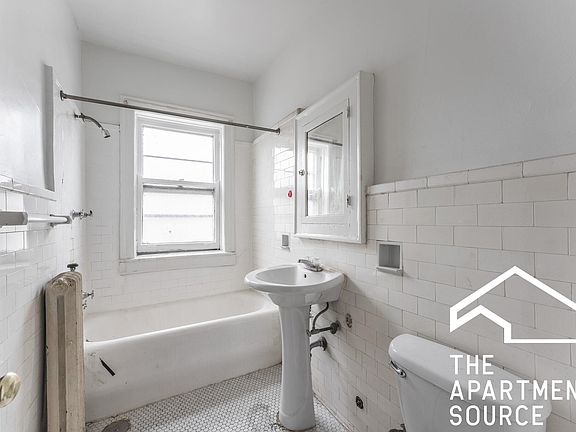 5th image of 1152 W Lunt Ave #211