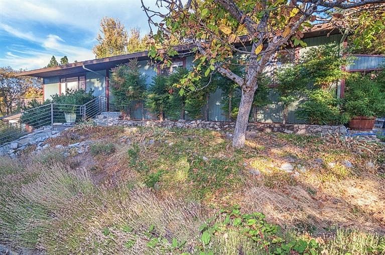 2nd image of 570 Glenwood Dr