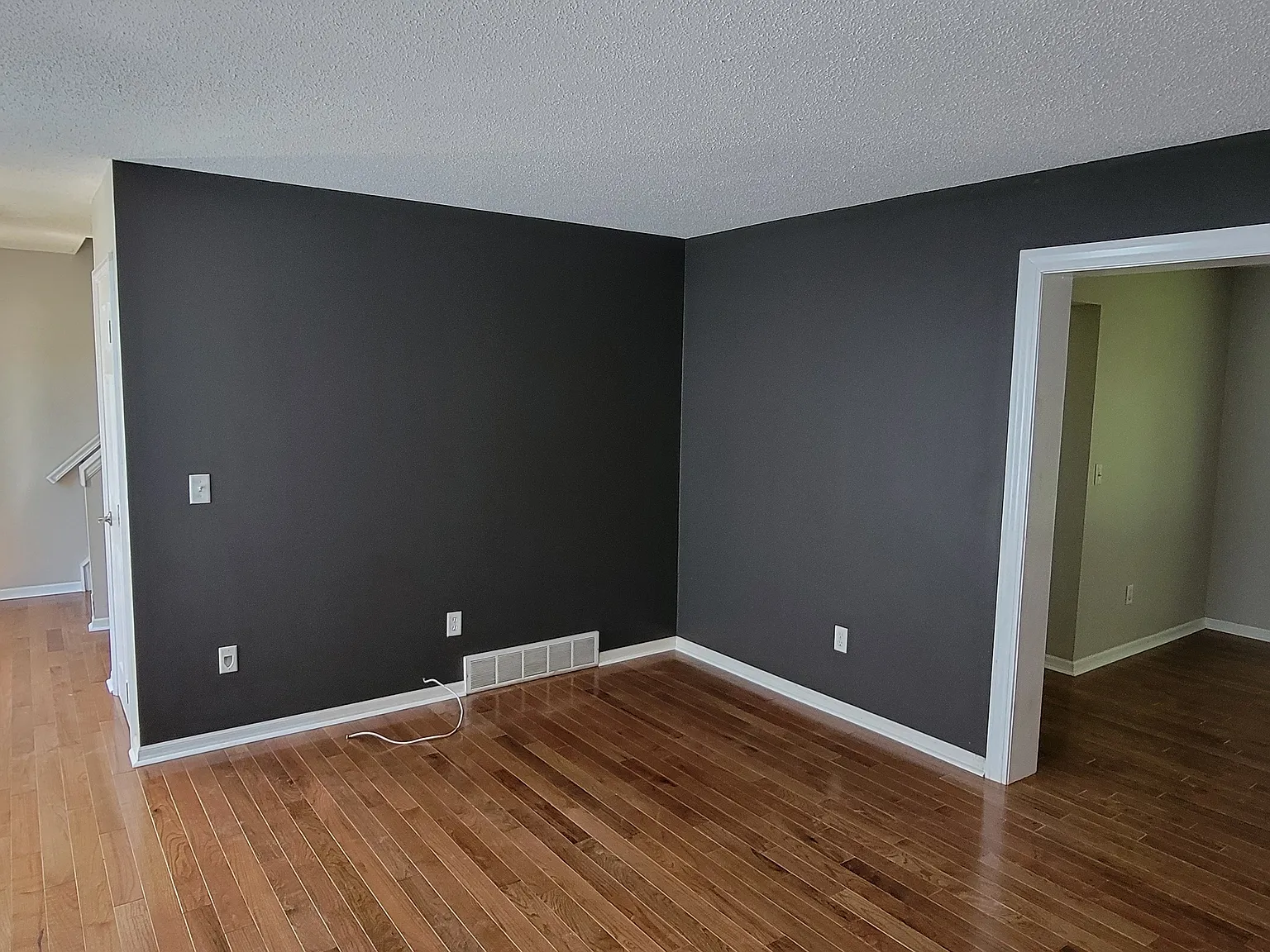 3 bed, 1.5 bath, 1404 sqft, $3,000 — Photo 4
