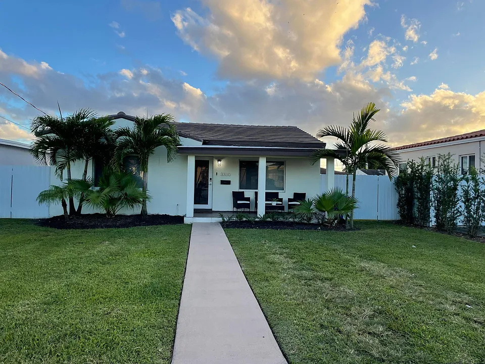 3330 NW 18th St