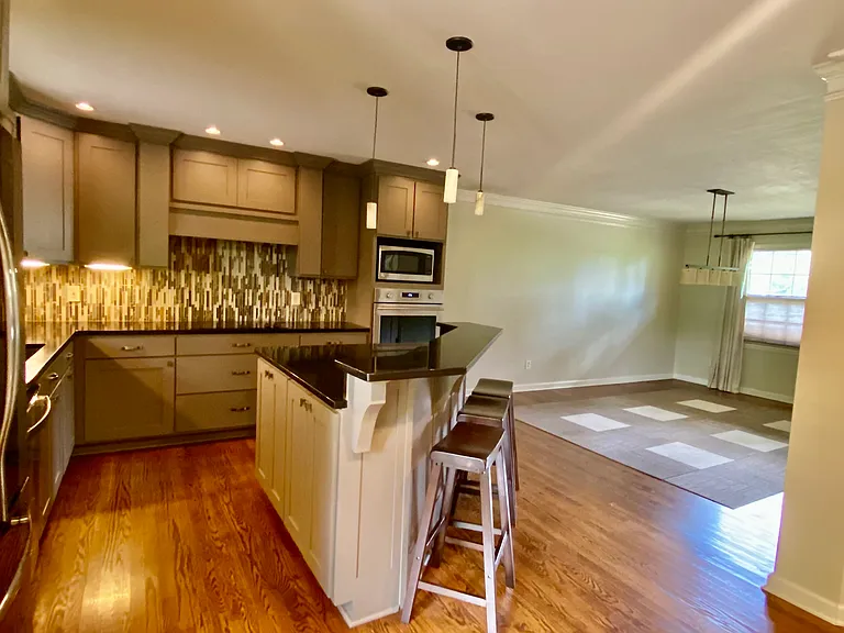 1414 E Olive Dr SE — Photo 5