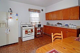 3rd image of 625 N Lorel Ave