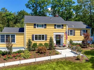 228 Huntington Bay Rd, Huntington, NY 11743