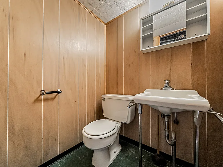 24111 Edgehill Dr — Photo 35
