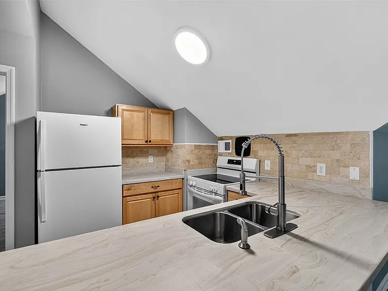 600 Mansfield St #C — Photo 11