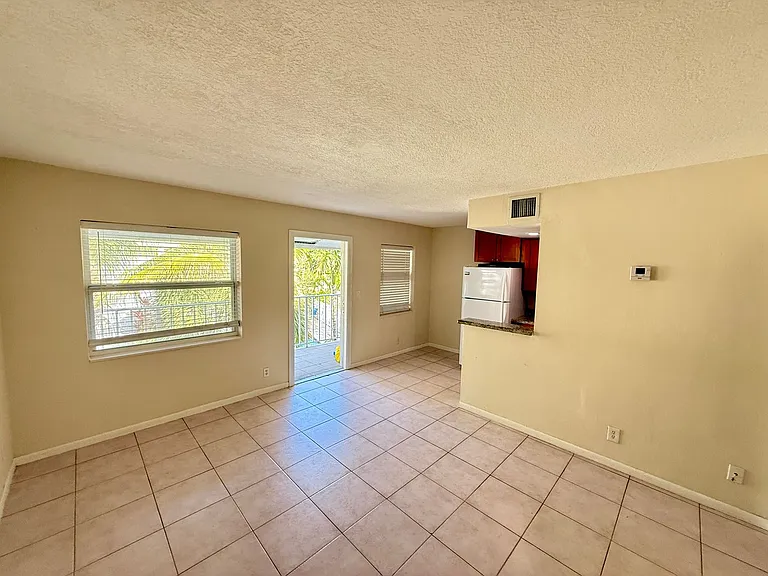 417 NE 17th Ave #10 — Photo 5
