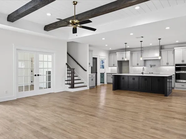 114 Castlewood Rd, Enchanted Oaks, TX 75156