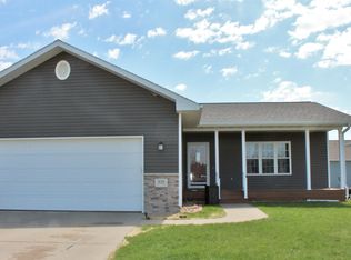 828 E 31st St, South Sioux City, NE 68776