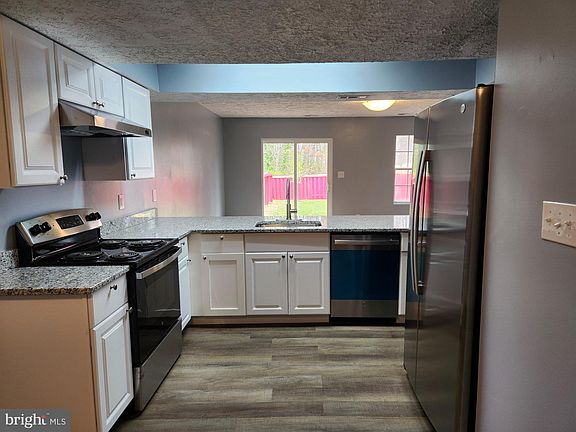 4th image of 46363 Columbus Dr