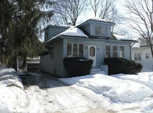 11 Maple St, Crystal Lake, IL 60014