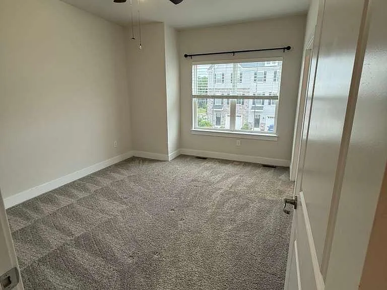 704 Peony Ln — Photo 19