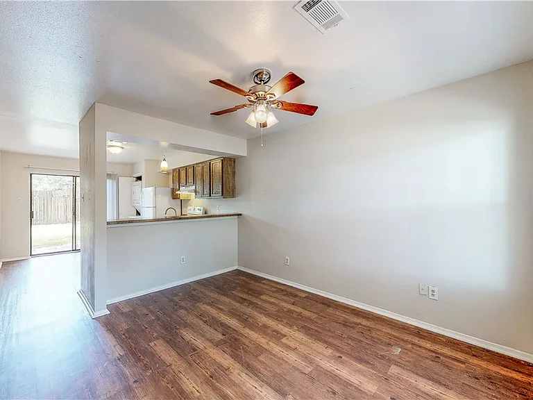 303 Manuel Dr #B — Photo 14