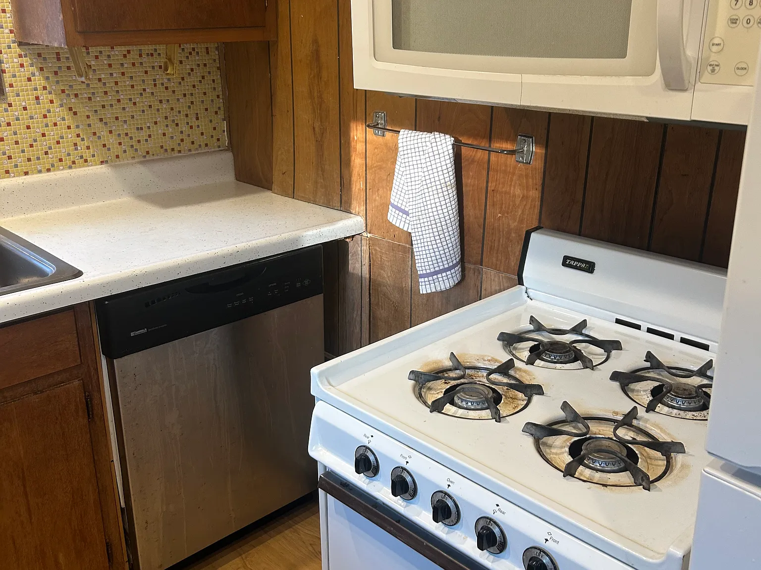 1 bed, 700 sqft, $1,200 — Photo 4