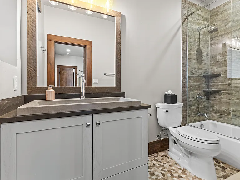 Ensuite Bathroom 3