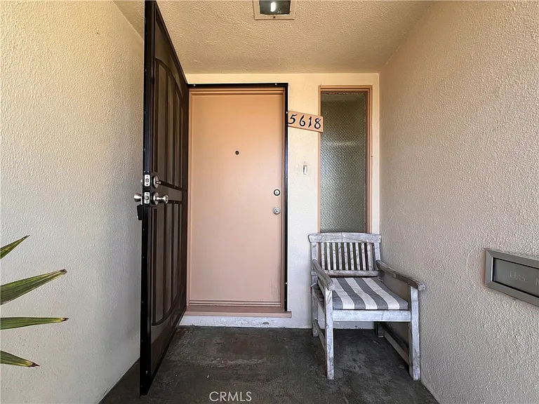 5618 Fallsgrove St — Photo 2
