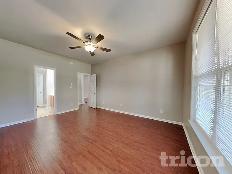 308 Collinsworth Dr — Photo 7