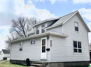 514 11th St, Hawarden, IA 51023