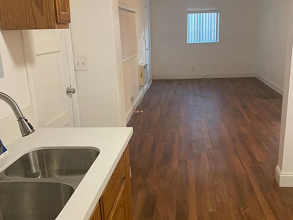 4th image of 916 W Oakwood St