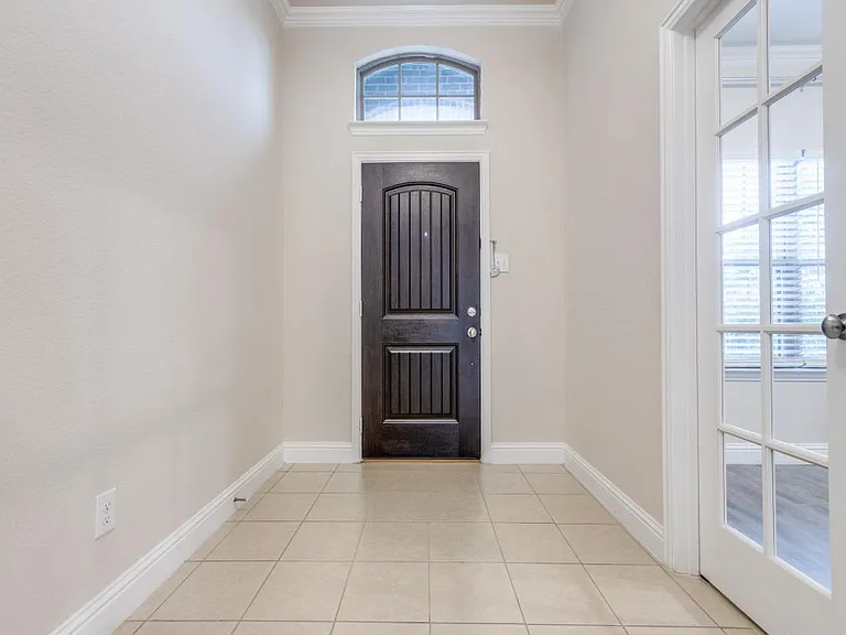 710 Teakwood Dr — Photo 4