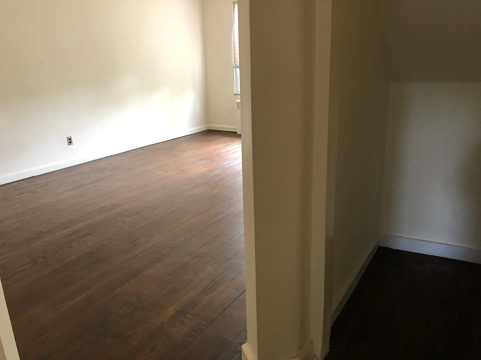 540 Castleton Ave — Photo 2