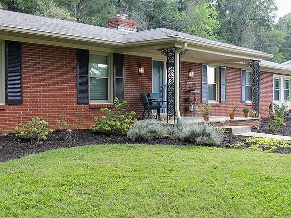 3rd image of 801 Crittenden Cir