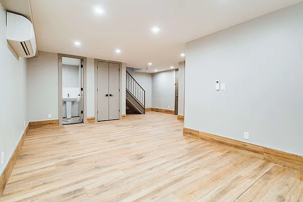 Rented by Nooklyn NYC LLC | media 59
