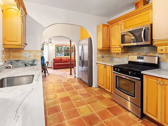 5th image of 3110 Highland Ave #1