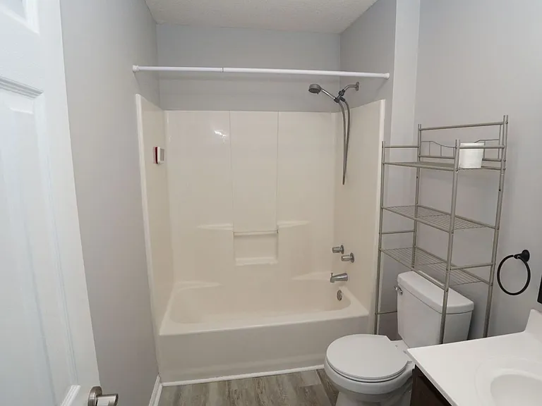 103 Eastgate Dr — Photo 13