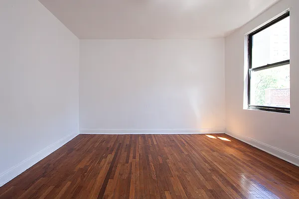 Rented by R New York | media 23