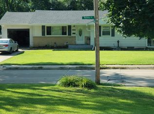 109 Valley Rd, Papillion, NE 68046