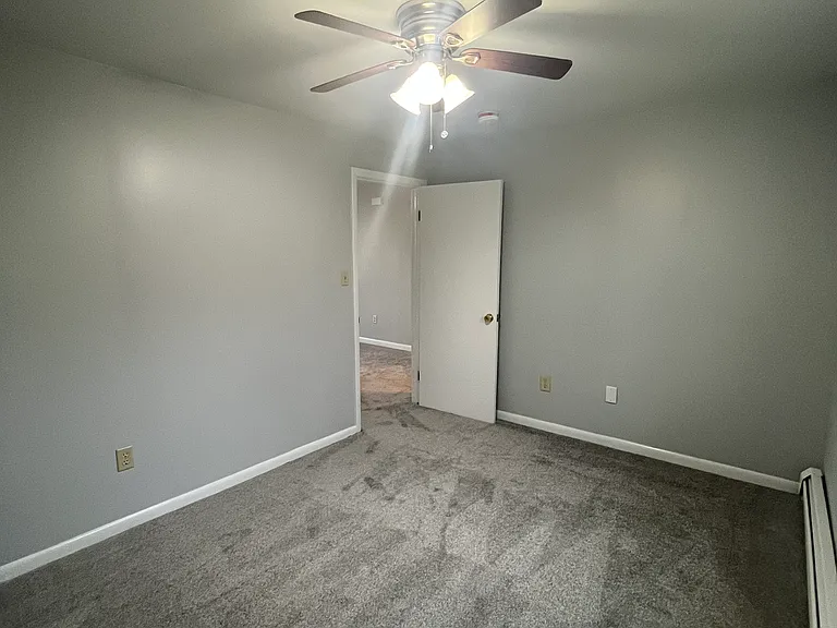 30B Carolyn Ter — Photo 21