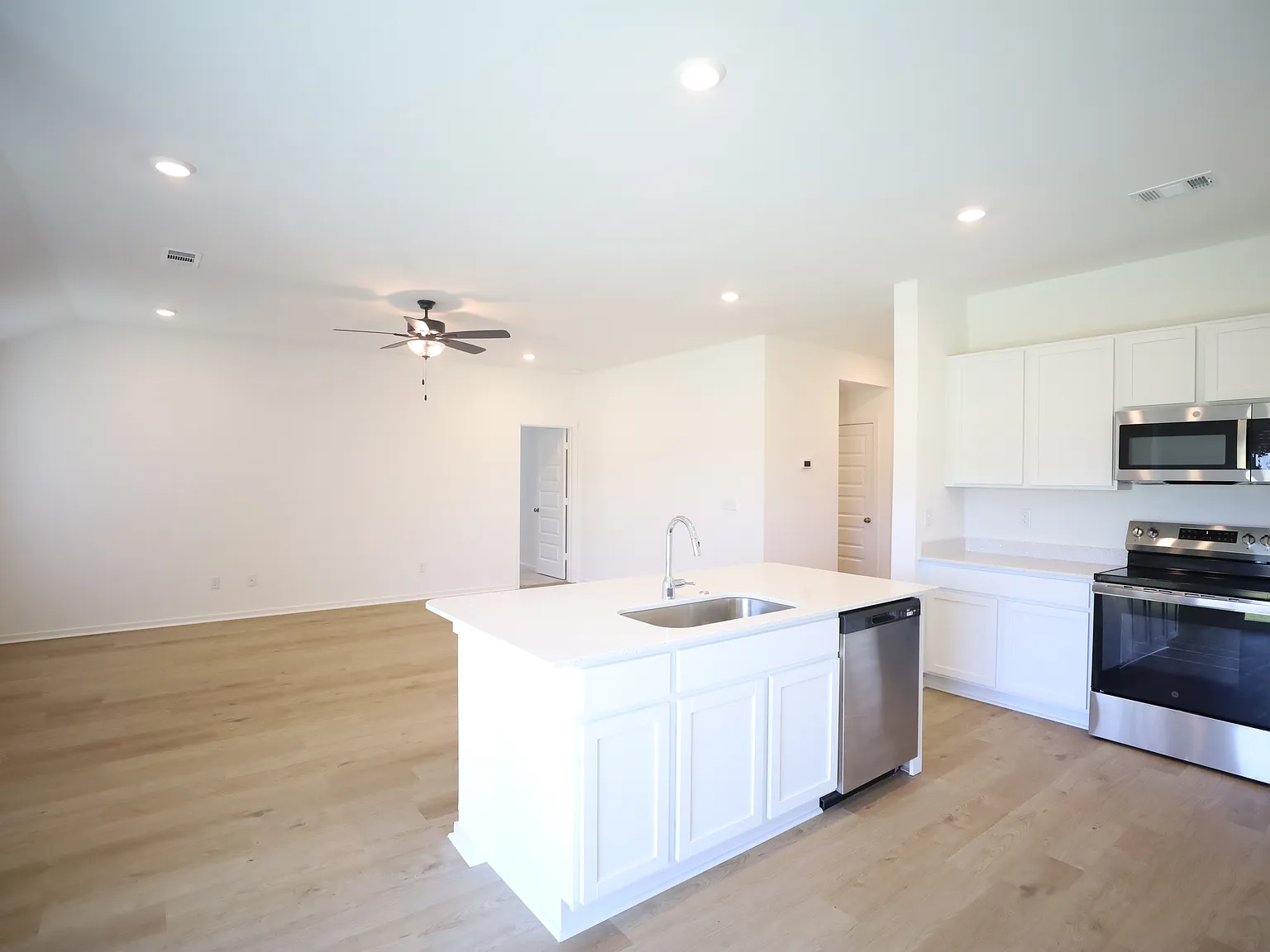 3 bed, 1523 sqft, $1,600 — Photo 2