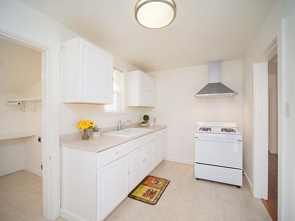 3rd image of 1036 1/2 54th St