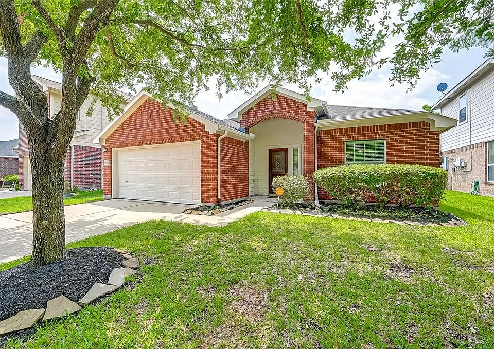 Welcome home to 16627 Sperry Gardens Drive!