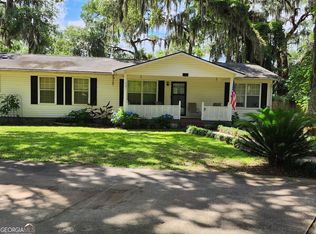 941 Lake Dr, Midway, GA 31320