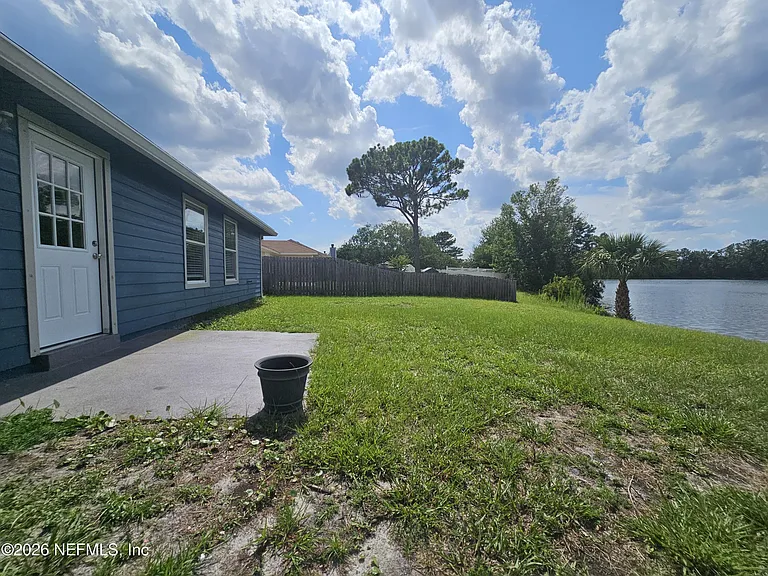 13041 Staffordshire Dr S — Photo 17