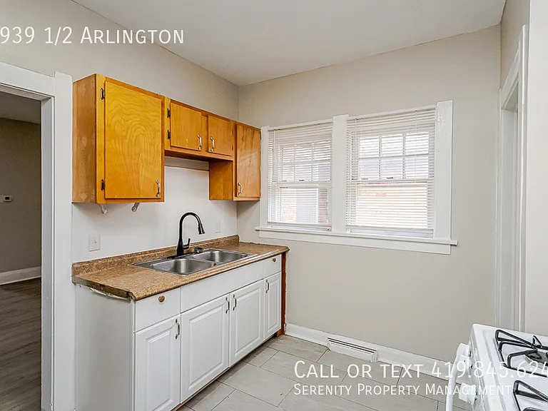 1939 1/2 Arlington Ave — Photo 7