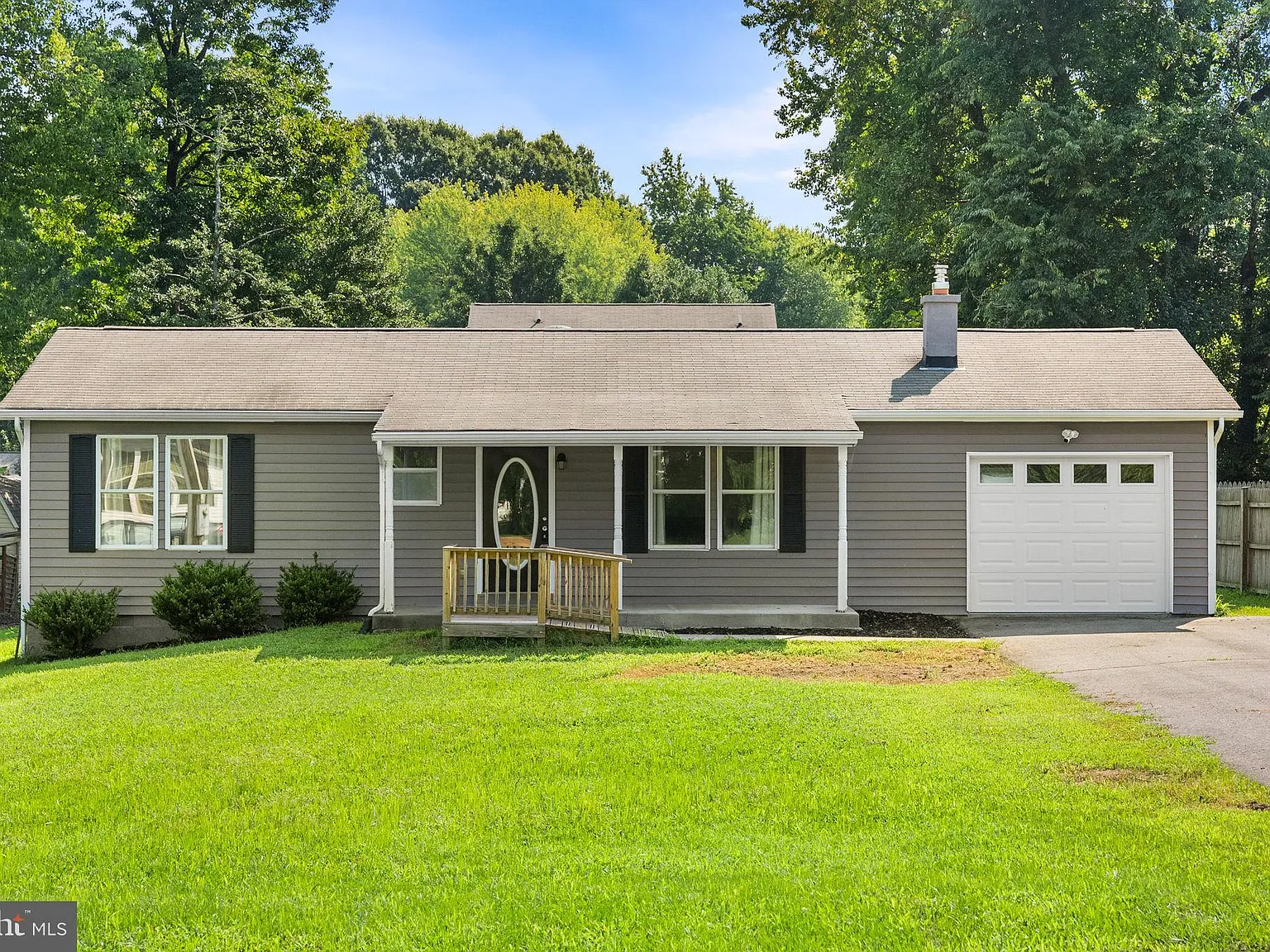 2 bed, 1.0 bath, 1275 sqft, $1,600 — Photo 1