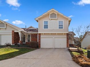 634 Sandy Summit Dr, Ballwin, MO 63021